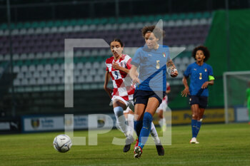 2021-10-22 - Elena Linari of Italy gestures during the FIFA Women's World Cup 2023 Qualifications football match between Italy and Croatia at the Teofilo Patini stadium in Città Castel di Sangro on October 22th 2021 - FIFA WOMEN'S WORLD CUP 2023 QUALIFICATION - ITALY VS CROATIA INT - FIFA WORLD CUP - SOCCER