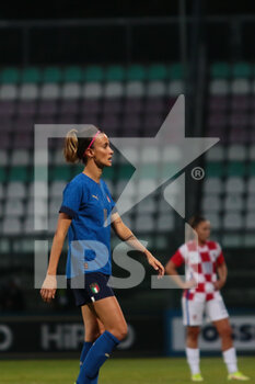 2021-10-22 - Barbara Bonansea of Italy during the FIFA Women's World Cup 2023 Qualifications football match between Italy and Croatia at the Teofilo Patini stadium in Città Castel di Sangro on October 22th 2021 - FIFA WOMEN'S WORLD CUP 2023 QUALIFICATION - ITALY VS CROATIA INT - FIFA WORLD CUP - SOCCER