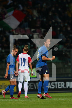 2021-10-22 - Valeria Pirone of Italy during the FIFA Women's World Cup 2023 Qualifications football match between Italy and Croatia at the Teofilo Patini stadium in Città Castel di Sangro on October 22th 2021 - FIFA WOMEN'S WORLD CUP 2023 QUALIFICATION - ITALY VS CROATIA INT - FIFA WORLD CUP - SOCCER