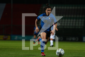 2021-10-22 - Valeria Pirone of Italy gestures during the FIFA Women's World Cup 2023 Qualifications football match between Italy and Croatia at the Teofilo Patini stadium in Città Castel di Sangro on October 22th 2021 - FIFA WOMEN'S WORLD CUP 2023 QUALIFICATION - ITALY VS CROATIA INT - FIFA WORLD CUP - SOCCER
