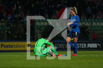 2021-10-22 - Doris Bačić of Croatia and Martina Rosucci of Italy gestures during the FIFA Women's World Cup 2023 Qualifications football match between Italy and Croatia at the Teofilo Patini stadium in Città Castel di Sangro on October 22th 2021 - FIFA WOMEN'S WORLD CUP 2023 QUALIFICATION - ITALY VS CROATIA INT - FIFA WORLD CUP - SOCCER