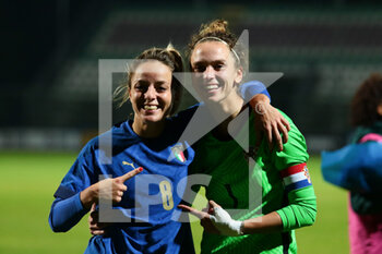 2021-10-22 - Martina Rosucci of Italy and Doris Bačić of Croatia  during the FIFA Women's World Cup 2023 Qualifications football match between Italy and Croatia at the Teofilo Patini stadium in Città Castel di Sangro on October 22th 2021 - FIFA WOMEN'S WORLD CUP 2023 QUALIFICATION - ITALY VS CROATIA INT - FIFA WORLD CUP - SOCCER