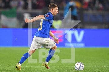 2021-11-12 - ROME, ITALY -  November 12 :  Nicolo' Barella  of Italy in Action during the World Cup Qualifiers Group C soccer match between  Italy and Svizzera  at Stadio Olimpico on November 12,2021 in Rome,Italy - FIFA WORLD CUP QATAR 2022 QUALIFIERS - ITALY VS SWITZERLAND - FIFA WORLD CUP - SOCCER
