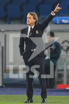 2021-11-12 - ROME, ITALY - November 12 : Head Coach Roberto Mancini  of Italy in gestures during World Cup Qualifiers Group C soccer match between  Italy and Svizzera  at Stadio Olimpico on November 12,2021 in Rome Italy - FIFA WORLD CUP QATAR 2022 QUALIFIERS - ITALY VS SWITZERLAND - FIFA WORLD CUP - SOCCER