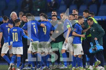2021-11-12 - ROME, ITALY -  November 12 : Players of Italy celebrates after Giovanni Di Loreno (2) score goal   during the World Cup Qualifiers Group C soccer match between  Italy and Svizzera  at Stadio Olimpico on November 12,2021 in Rome,Italy  - FIFA WORLD CUP QATAR 2022 QUALIFIERS - ITALY VS SWITZERLAND - FIFA WORLD CUP - SOCCER