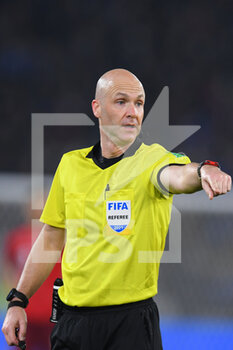 2021-11-12 - ROME, ITALY - November 12 : The Referee Antony Taylor gestures during World qualifiers group C soccer match at between  Italy and Svizzera  Stadio Olimpico  on November 12,2021 in Rome Italy - FIFA WORLD CUP QATAR 2022 QUALIFIERS - ITALY VS SWITZERLAND - FIFA WORLD CUP - SOCCER
