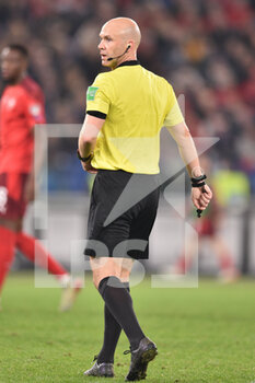 2021-11-12 - ROME, ITALY - November 12 : The Referee Antony Taylor  during World qualifiers group C soccer match at between  Italy and Svizzera  Stadio Olimpico  on November 12,2021 in Rome Italy - FIFA WORLD CUP QATAR 2022 QUALIFIERS - ITALY VS SWITZERLAND - FIFA WORLD CUP - SOCCER