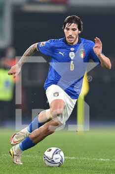 2021-11-12 - ROME, ITALY -  November 12 :  Sandro Tonali   of Italy in Action during the World Cup Qualifiers Group C soccer match between  Italy and Svizzera  at Stadio Olimpico on November 12,2021 in Rome,Italy - FIFA WORLD CUP QATAR 2022 QUALIFIERS - ITALY VS SWITZERLAND - FIFA WORLD CUP - SOCCER