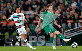2021-11-11 - Jeff Hendrick of Ireland and Matheus Nunes of Portugal during the FIFA World Cup 2022, Qualifiers Group A football match between Republic of Ireland and Portugal on November 11, 2021 at Aviva Stadium in Dublin, Republic of Ireland - REPUBLIC OF IRELAND VS PORTUGAL - FIFA WORLD CUP - SOCCER