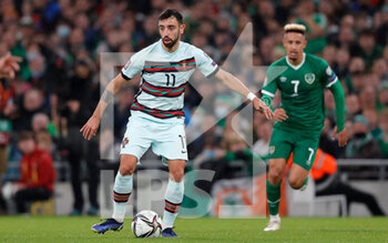 2021-11-11 - Bruno Fernandes of Portugal during the FIFA World Cup 2022, Qualifiers Group A football match between Republic of Ireland and Portugal on November 11, 2021 at Aviva Stadium in Dublin, Republic of Ireland - REPUBLIC OF IRELAND VS PORTUGAL - FIFA WORLD CUP - SOCCER