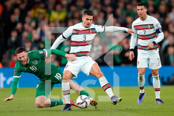 2021-11-11 - André Silva of Portugal and Matt Doherty of Ireland during the FIFA World Cup 2022, Qualifiers Group A football match between Republic of Ireland and Portugal on November 11, 2021 at Aviva Stadium in Dublin, Republic of Ireland - REPUBLIC OF IRELAND VS PORTUGAL - FIFA WORLD CUP - SOCCER
