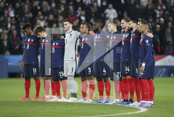 2021-11-13 - Players of France respecting a minute of silence in honor of the terrorist attacks' victims in Paris 6 years ago before the FIFA World Cup 2022, Qualifiers Group D football match between France and Kazakhstan on November 13, 2021 at Parc des Princes, Paris, France - FIFA WORLD CUP 2022, QUALIFIERS GROUP D - FRANCE VS KAZAKHSTAN - FIFA WORLD CUP - SOCCER