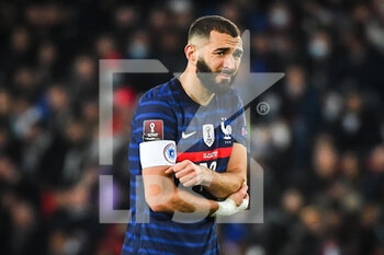 2021-11-13 - Karim BENZEMA of France looks dejected during the FIFA World Cup 2022, Qualifiers Group D football match between France and Kazakhstan on November 13, 2021 at Parc des Princes stadium in Paris, France - FIFA WORLD CUP 2022, QUALIFIERS GROUP D - FRANCE VS KAZAKHSTAN - FIFA WORLD CUP - SOCCER