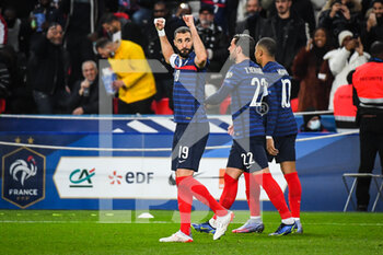 2021-11-13 - Karim BENZEMA of France celebrate his goal with Theo HERNANDEZ of France and Kylian MBAPPE of France during the FIFA World Cup 2022, Qualifiers Group D football match between France and Kazakhstan on November 13, 2021 at Parc des Princes stadium in Paris, France - FIFA WORLD CUP 2022, QUALIFIERS GROUP D - FRANCE VS KAZAKHSTAN - FIFA WORLD CUP - SOCCER