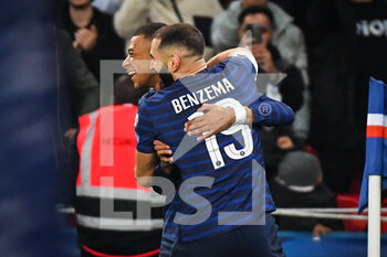 2021-11-13 - Karim BENZEMA of France celebrate his goal with Kylian MBAPPE of France during the FIFA World Cup 2022, Qualifiers Group D football match between France and Kazakhstan on November 13, 2021 at Parc des Princes stadium in Paris, France - FIFA WORLD CUP 2022, QUALIFIERS GROUP D - FRANCE VS KAZAKHSTAN - FIFA WORLD CUP - SOCCER