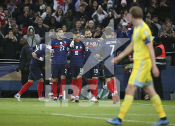 2021-11-13 - Karim Benzema of France #19 celebrates his second goal with Theo Hernandez, Kylian Mbappe, Antoine Griezmann during the FIFA World Cup 2022, Qualifiers Group D football match between France and Kazakhstan on November 13, 2021 at Parc des Princes, Paris, France - FIFA WORLD CUP 2022, QUALIFIERS GROUP D - FRANCE VS KAZAKHSTAN - FIFA WORLD CUP - SOCCER