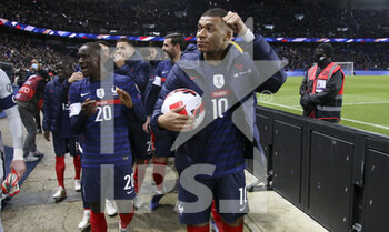 2021-11-13 - Kylian Mbappe, left Moussa Diaby celebrate the victory and the qualification for the World Cup in Qatar following the FIFA World Cup 2022, Qualifiers Group D football match between France and Kazakhstan on November 13, 2021 at Parc des Princes, Paris, France - FIFA WORLD CUP 2022, QUALIFIERS GROUP D - FRANCE VS KAZAKHSTAN - FIFA WORLD CUP - SOCCER