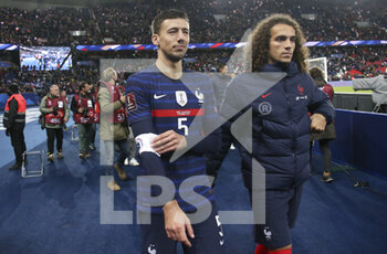 2021-11-13 - Clement Lenglet, Matteo Guendouzi of France celebrate the victory and the qualification for the World Cup in Qatar following the FIFA World Cup 2022, Qualifiers Group D football match between France and Kazakhstan on November 13, 2021 at Parc des Princes, Paris, France - FIFA WORLD CUP 2022, QUALIFIERS GROUP D - FRANCE VS KAZAKHSTAN - FIFA WORLD CUP - SOCCER