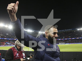 2021-11-13 - Karim Benzema of France celebrates the victory and the qualification for the World Cup in Qatar following the FIFA World Cup 2022, Qualifiers Group D football match between France and Kazakhstan on November 13, 2021 at Parc des Princes, Paris, France - FIFA WORLD CUP 2022, QUALIFIERS GROUP D - FRANCE VS KAZAKHSTAN - FIFA WORLD CUP - SOCCER