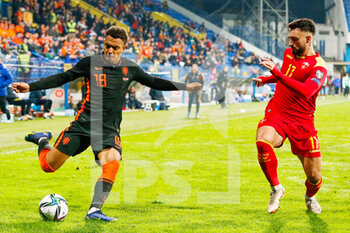 2021-11-13 - Donyell Malen of the Netherlands and Sead Haksabanovic of Montenegro during the FIFA World Cup 2022, Qualifiers Group G football match between Montenegro and Netherlands on November 13, 2021 at Gradski Stadion Podgorica in Podgorica, Montenegro - FIFA WORLD CUP 2022, QUALIFIERS GROUP G - MONTENEGRO VS NETHERLANDS - FIFA WORLD CUP - SOCCER