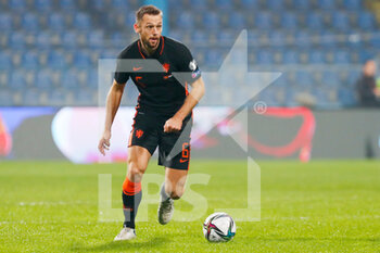 2021-11-13 - Stefan de Vrij of the Netherlands during the FIFA World Cup 2022, Qualifiers Group G football match between Montenegro and Netherlands on November 13, 2021 at Gradski Stadion Podgorica in Podgorica, Montenegro - FIFA WORLD CUP 2022, QUALIFIERS GROUP G - MONTENEGRO VS NETHERLANDS - FIFA WORLD CUP - SOCCER