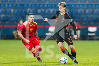 2021-11-13 - Uros Djurdjevic of Montenegro battles for the ball with Frenkie de Jong of the Netherlands during the FIFA World Cup 2022, Qualifiers Group G football match between Montenegro and Netherlands on November 13, 2021 at Gradski Stadion Podgorica in Podgorica, Montenegro - FIFA WORLD CUP 2022, QUALIFIERS GROUP G - MONTENEGRO VS NETHERLANDS - FIFA WORLD CUP - SOCCER