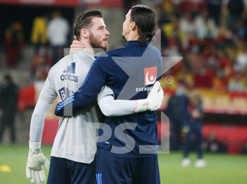 2021-11-14 - Zlatan Ibrahimovic of Sweden and David de Gea of Spain during the FIFA World Cup 2022, Qualifiers Group B football match between Spain and Sweden on November 14, 2021 at La Cartuja stadium in Sevilla, Spain - FIFA WORLD CUP 2022, QUALIFIERS GROUP B - SPAIN VS SWEDEN - FIFA WORLD CUP - SOCCER