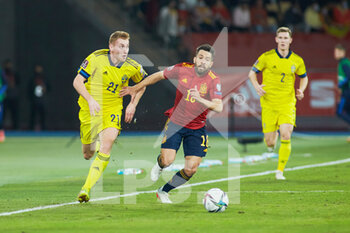 2021-11-14 - Dejan Kulusevski of Sweden and Jordi Alba of Spain during the FIFA World Cup 2022, Qualifiers Group B football match between Spain and Sweden on November 14, 2021 at La Cartuja stadium in Sevilla, Spain - FIFA WORLD CUP 2022, QUALIFIERS GROUP B - SPAIN VS SWEDEN - FIFA WORLD CUP - SOCCER