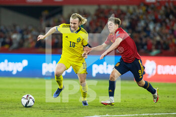 2021-11-14 - Emil Forsberg of Sweden and Pablo Martin Paez Gavira "Gavi" of Spain during the FIFA World Cup 2022, Qualifiers Group B football match between Spain and Sweden on November 14, 2021 at La Cartuja stadium in Sevilla, Spain - FIFA WORLD CUP 2022, QUALIFIERS GROUP B - SPAIN VS SWEDEN - FIFA WORLD CUP - SOCCER