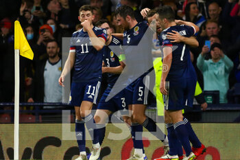 2021-11-15 - John Soutter (5) of Scotland celebrates after his goal 1-0 with teammates during the FIFA World Cup 2022, Qualifiers Group F football match between Scotland and Denmark on November 15, 2021 at Hampden Park stadium in Glasgow, Scotland - FIFA WORLD CUP 2022, QUALIFIERS GROUP F - SCOTLAND VS DENMARK - FIFA WORLD CUP - SOCCER
