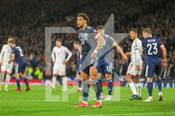 2021-11-15 - Che Adams of Scotland during the FIFA World Cup 2022, Qualifiers Group F football match between Scotland and Denmark on November 15, 2021 at Hampden Park stadium in Glasgow, Scotland - FIFA WORLD CUP 2022, QUALIFIERS GROUP F - SCOTLAND VS DENMARK - FIFA WORLD CUP - SOCCER