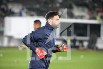 2021-11-16 - Hugo Lloris of France warms up during the FIFA World Cup 2022, Qualifiers Group D football match between Finland and France on November 16, 2021 at Olympiastadion in Helsinki, Finland - FIFA WORLD CUP 2022, QUALIFIERS GROUP D - FINLAND VS FRANCE - FIFA WORLD CUP - SOCCER