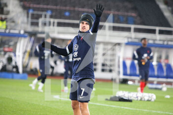 2021-11-16 - Antoine Griezmann of France warms up during the FIFA World Cup 2022, Qualifiers Group D football match between Finland and France on November 16, 2021 at Olympiastadion in Helsinki, Finland - FIFA WORLD CUP 2022, QUALIFIERS GROUP D - FINLAND VS FRANCE - FIFA WORLD CUP - SOCCER