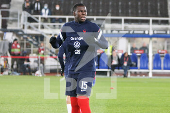 2021-11-16 - Kurt Zouma of France warms up during the FIFA World Cup 2022, Qualifiers Group D football match between Finland and France on November 16, 2021 at Olympiastadion in Helsinki, Finland - FIFA WORLD CUP 2022, QUALIFIERS GROUP D - FINLAND VS FRANCE - FIFA WORLD CUP - SOCCER