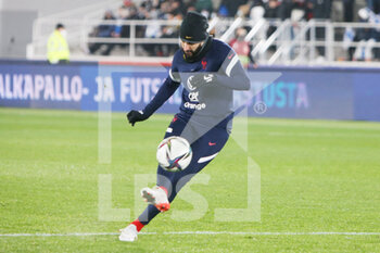2021-11-16 - Karim Benzema of France warms up during the FIFA World Cup 2022, Qualifiers Group D football match between Finland and France on November 16, 2021 at Olympiastadion in Helsinki, Finland - FIFA WORLD CUP 2022, QUALIFIERS GROUP D - FINLAND VS FRANCE - FIFA WORLD CUP - SOCCER