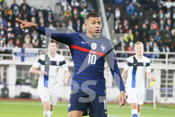 2021-11-16 - Kylian Mbappé of France during the FIFA World Cup 2022, Qualifiers Group D football match between Finland and France on November 16, 2021 at Olympiastadion in Helsinki, Finland - FIFA WORLD CUP 2022, QUALIFIERS GROUP D - FINLAND VS FRANCE - FIFA WORLD CUP - SOCCER