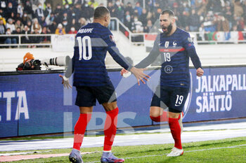 2021-11-16 - Karim Benzema of France celebrates after his goal 0-1 with Kylian Mbappe during the FIFA World Cup 2022, Qualifiers Group D football match between Finland and France on November 16, 2021 at Olympiastadion in Helsinki, Finland - FIFA WORLD CUP 2022, QUALIFIERS GROUP D - FINLAND VS FRANCE - FIFA WORLD CUP - SOCCER