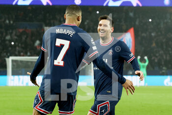 2021-12-07 - Lionel Messi of Paris Saint-Germain celebrates scoring his side's third goal with Kylian Mbappe during the UEFA Champions League, Group A football match between Paris Saint-Germain and Club Brugge on December 7, 2021 at Parc des Princes stadium in Paris, France - PARIS SAINT-GERMAIN VS CLUB BRUGGE - UEFA CHAMPIONS LEAGUE - SOCCER