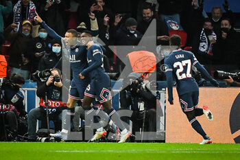 2021-12-07 - Kylian MBAPPE of PSG celebrate his goal with Nuno MENDES of PSG and Idrissa GUEYE of PSG during the UEFA Champions League, Group A football match between Paris Saint-Germain and Club Brugge on December 7, 2021 at Parc des Princes stadium in Paris, France - PARIS SAINT-GERMAIN VS CLUB BRUGGE - UEFA CHAMPIONS LEAGUE - SOCCER