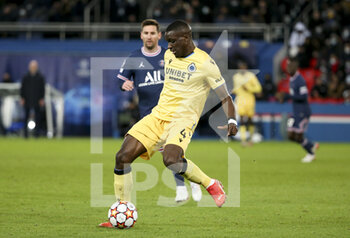 2021-12-07 - Stanley Nsoki of Club Brugge during the UEFA Champions League, Group A football match between Paris Saint-Germain (PSG) and Club Brugge on December 7, 2021 at Parc des Princes stadium in Paris, France - PARIS SAINT-GERMAIN VS CLUB BRUGGE - UEFA CHAMPIONS LEAGUE - SOCCER