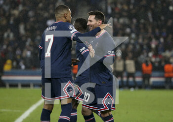 2021-12-07 - Lionel Messi of PSG celebrates his first goal with Kylian Mbappe during the UEFA Champions League, Group A football match between Paris Saint-Germain (PSG) and Club Brugge on December 7, 2021 at Parc des Princes stadium in Paris, France - PARIS SAINT-GERMAIN VS CLUB BRUGGE - UEFA CHAMPIONS LEAGUE - SOCCER