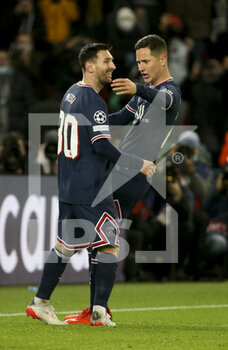 2021-12-07 - Lionel Messi of PSG celebrates his second goal with Ander Herrera during the UEFA Champions League, Group A football match between Paris Saint-Germain (PSG) and Club Brugge on December 7, 2021 at Parc des Princes stadium in Paris, France - PARIS SAINT-GERMAIN VS CLUB BRUGGE - UEFA CHAMPIONS LEAGUE - SOCCER
