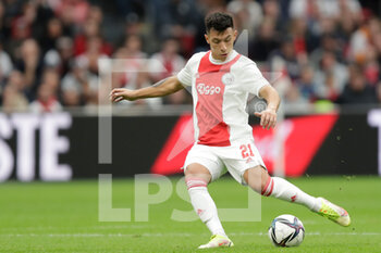 03/10/2021 - Lisandro Martinez of Ajax Amsterdam during the Netherlands championship, Eredivisie football match between Ajax and FC Utrecht on October 3, 2021 at the Johan Cruijff ArenA in Amsterdam, Netherlands - AJAX AND FC UTRECHT - NETHERLANDS EREDIVISIE - CALCIO
