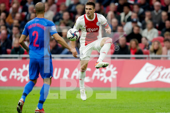 03/10/2021 - Dusan Tadic of Ajax during the Netherlands championship, Eredivisie football match between Ajax and FC Utrecht on October 3, 2021 at the Johan Cruijff ArenA in Amsterdam, Netherlands - AJAX AND FC UTRECHT - NETHERLANDS EREDIVISIE - CALCIO