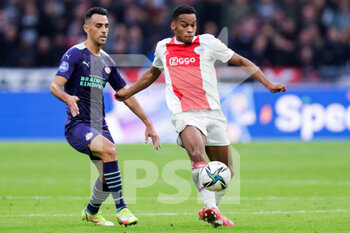 2021-10-24 - Eran Zahavi of PSV battles for the ball with Jurrien Timber of Ajax during the Netherlands championship Eredivisie football match between Ajax and PSV on October 24, 2021 at Johan Cruijff Arena in Amsterdam, Netherlands - AJAX VS PSV - NETHERLANDS EREDIVISIE - SOCCER