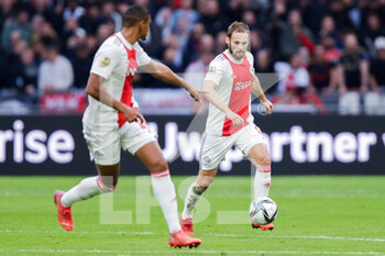 2021-10-24 - Daley Blind of Ajax during the Netherlands championship Eredivisie football match between Ajax and PSV on October 24, 2021 at Johan Cruijff Arena in Amsterdam, Netherlands - AJAX VS PSV - NETHERLANDS EREDIVISIE - SOCCER