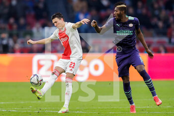 2021-10-24 - Steven Berghuis of Ajax battles for the ball with Ibrahim Sangare of PSV during the Netherlands championship Eredivisie football match between Ajax and PSV on October 24, 2021 at Johan Cruijff Arena in Amsterdam, Netherlands - AJAX VS PSV - NETHERLANDS EREDIVISIE - SOCCER