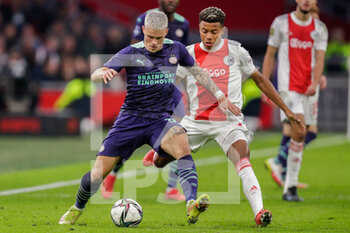 2021-10-24 - Philipp Max of PSV battles for the ball with David Neres of Ajax during the Netherlands championship Eredivisie football match between Ajax and PSV on October 24, 2021 at Johan Cruijff Arena in Amsterdam, Netherlands - AJAX VS PSV - NETHERLANDS EREDIVISIE - SOCCER