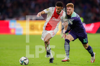 2021-10-24 - Noussair Mazraoui of Ajax battles for the ball with Yorbe Vertessen of PSV during the Netherlands championship Eredivisie football match between Ajax and PSV on October 24, 2021 at Johan Cruijff Arena in Amsterdam, Netherlands - AJAX VS PSV - NETHERLANDS EREDIVISIE - SOCCER
