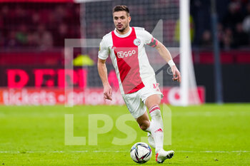 2021-11-07 - Dusan Tadic of Ajax during the Netherlands championship Eredivisie football match between Ajax and Go Ahead Eagles on November 7, 2021 at the Johan Cruijff ArenA in Amsterdam, Netherlands - AJAX VS GO AHEAD EAGLES - NETHERLANDS EREDIVISIE - SOCCER